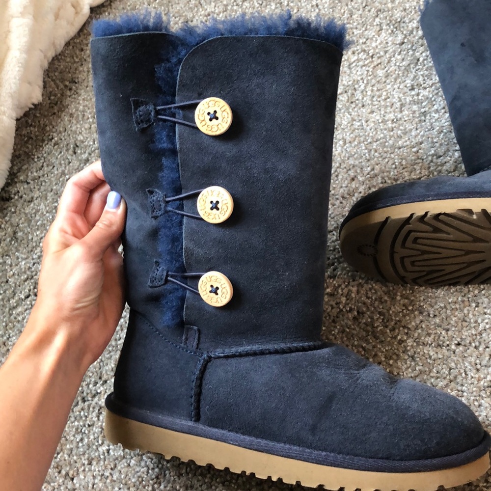 Great Condition Bailey Button Uggs - image 2